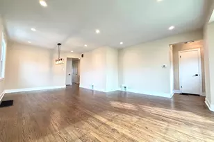 6356 W Giddings St, Chicago, IL 60630 - Photo 9