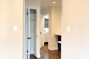 6356 W Giddings St, Chicago, IL 60630 - Photo 11