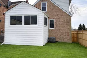 6356 W Giddings St, Chicago, IL 60630 - Photo 3