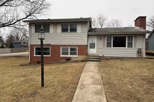 1015 Hilltop Blvd, McHenry, IL 60050 - Photo 1