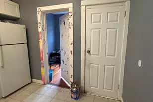 8211 S Saginaw Ave, Chicago, IL 60617 - Photo 3