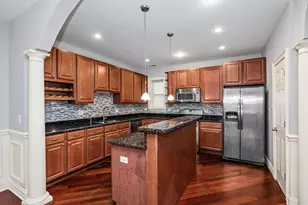 7020 S Paxton Ave, Chicago, IL 60649 - Photo 3