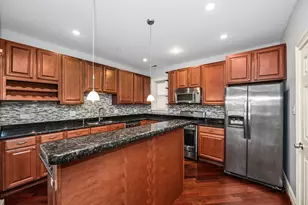 7020 S Paxton Ave, Chicago, IL 60649 - Photo 5