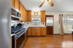 2140 Sandburg Dr, Aurora, IL 60506 - Photo 9