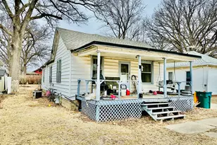 208 W 12th St, Streator, IL 61364 - Photo 1