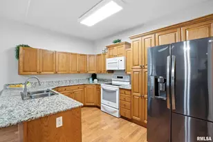 1013 2nd St Ct, Moline, IL 61265 - Photo 5