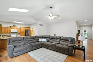 1013 2nd St Ct, Moline, IL 61265 - Photo 3
