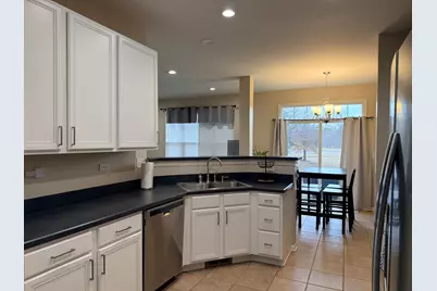 372 Pine Lake Circle, Vernon Hills, IL 60061 - Photo 13