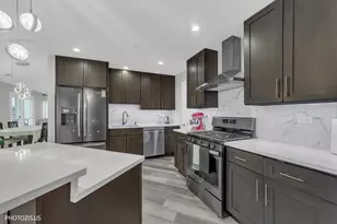 1251 Rosewood Ct, Schaumburg, IL 60193 - Photo 5