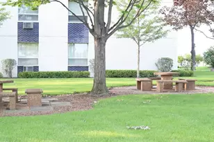 9009 Golf Rd, Des Plaines, IL 60016 - Photo 21