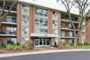 2206 S Goebbert Rd, Arlington Heights, IL 60005 - Photo 1