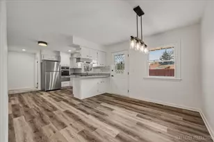 123 N Rosedale Ave, Aurora, IL 60506 - Photo 7