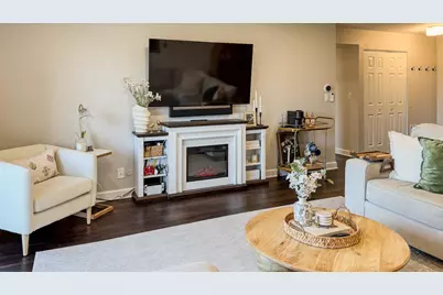 250 W Parliament Place #301, Mount Prospect, IL 60056 - Photo 3