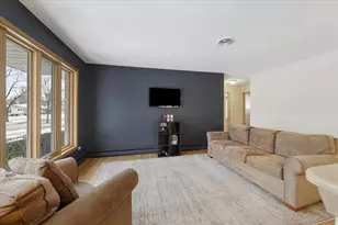 878 S Parkside Ave, Elmhurst, IL 60126 - Photo 3