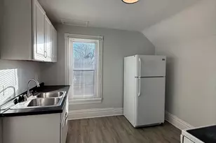 111 Center Ave, Aurora, IL 60505 - Photo 3