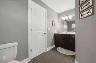 219 N Clinton Ave, Elmhurst, IL 60126 - Photo 39