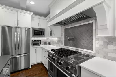 219 N Clinton Avenue, Elmhurst, IL 60126 - Photo 19