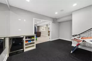 219 N Clinton Ave, Elmhurst, IL 60126 - Photo 57