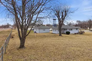 274 W Center St, Burlington, IL 60109 - Photo 51