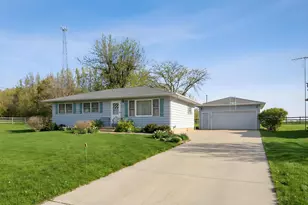 274 W Center St, Burlington, IL 60109 - Photo 3