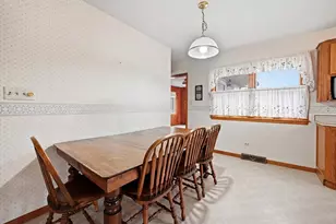 274 W Center St, Burlington, IL 60109 - Photo 11