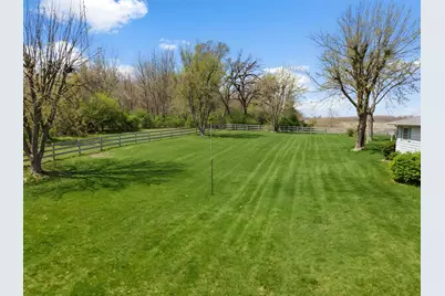 274 W Center Street, Burlington, IL 60109 - Photo 5