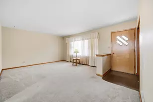 274 W Center St, Burlington, IL 60109 - Photo 13