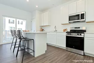 402 Neubauer Circle, Lindenhurst, IL 60046 - Photo 9