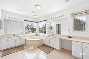 2911 Bayberry Dr, Buffalo Grove, IL 60089 - Photo 23