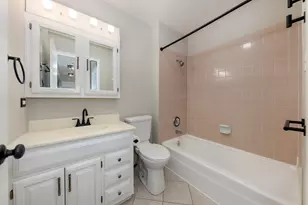 2010 Carriage Hill Rd, Lisle, IL 60532 - Photo 23