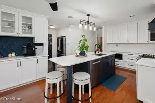 907 E Broadway Ave, Winthrop Harbor, IL 60096 - Photo 9