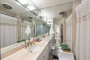 111 E Chestnut St, Chicago, IL 60611 - Photo 15