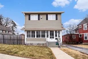 1017 W Highland Ave, Elgin, IL 60123 - Photo 1
