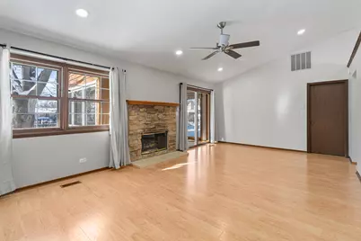 120 S Staffire Drive, Schaumburg, IL 60193 - Photo 7