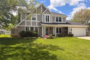 8 Hampton Ct, Mundelein, IL 60060 - Photo 1