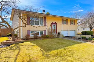 855 E Patten Dr, Palatine, IL 60074 - Photo 1