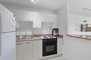 1355 N Sandburg Terrace, Chicago, IL 60610 - Photo 7