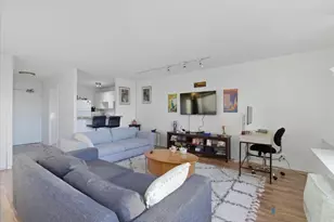 1355 N Sandburg Terrace, Chicago, IL 60610 - Photo 3