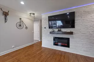 4838 Howard St, Skokie, IL 60077 - Photo 5