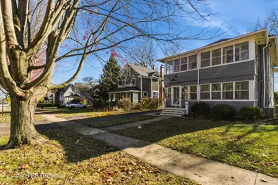 329 W Maple Avenue #327, Libertyville, IL 60048 - Photo 1