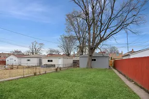 10413 S Forest Ave, Chicago, IL 60628 - Photo 19