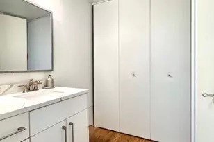 100 E Walton St, Chicago, IL 60611 - Photo 13