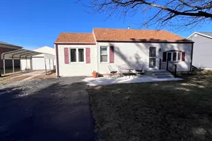 7383 E Chiniquy St, Saint Anne, IL 60964 - Photo 1