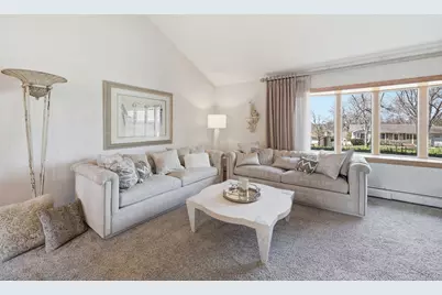 715 Pinecroft Drive, Roselle, IL 60172 - Photo 5