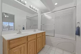 214 E 37th St, Chicago, IL 60653 - Photo 15