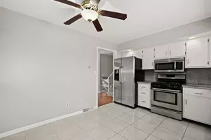 3208 Oakwood Dr, Joliet, IL 60431 - Photo 5