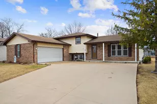 3208 Oakwood Dr, Joliet, IL 60431 - Photo 1