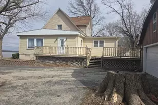 670 E First St, Dallas City, IL 62330 - Photo 19