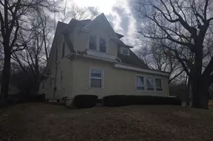 670 E First St, Dallas City, IL 62330 - Photo 21