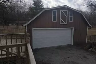 670 E First St, Dallas City, IL 62330 - Photo 25